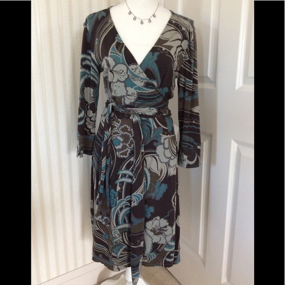 Ann Taylor Dresses & Skirts - Ann Taylor Knit Wrap Dress Size 4